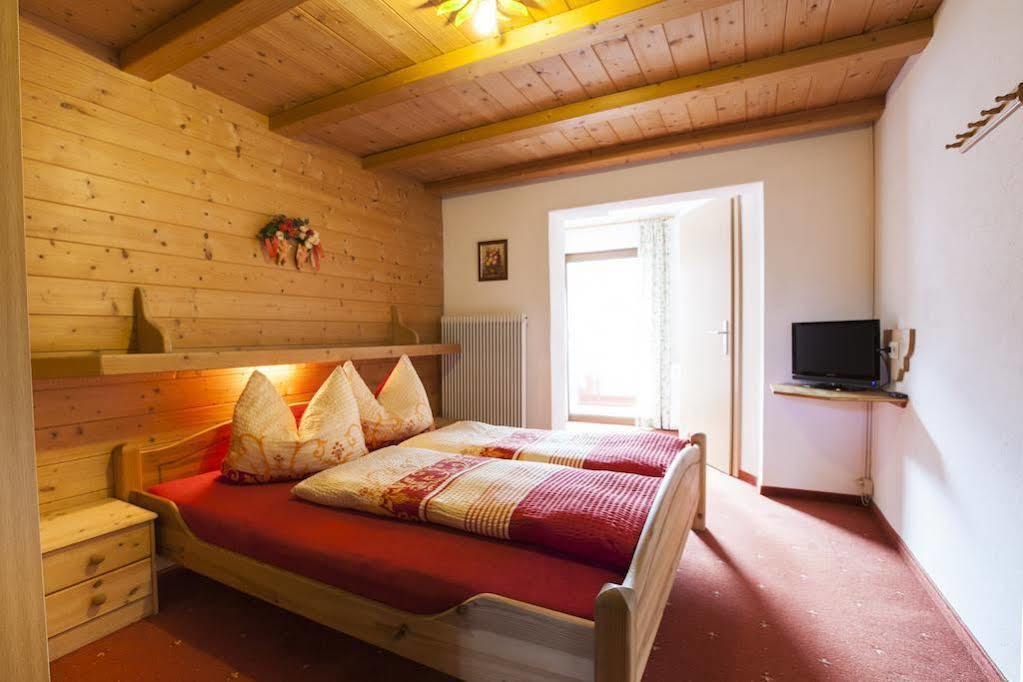 Haus Steinbock Bed & Breakfast Neustift im Stubaital Exterior photo