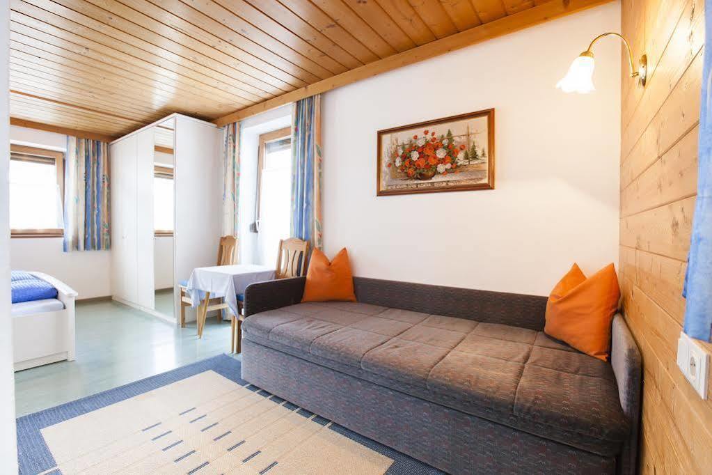 Haus Steinbock Bed & Breakfast Neustift im Stubaital Exterior photo